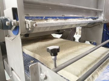 作り出すのに使用された産業パフペーストリーのこね粉機械がこね粉のブロックを薄板にしました サプライヤー